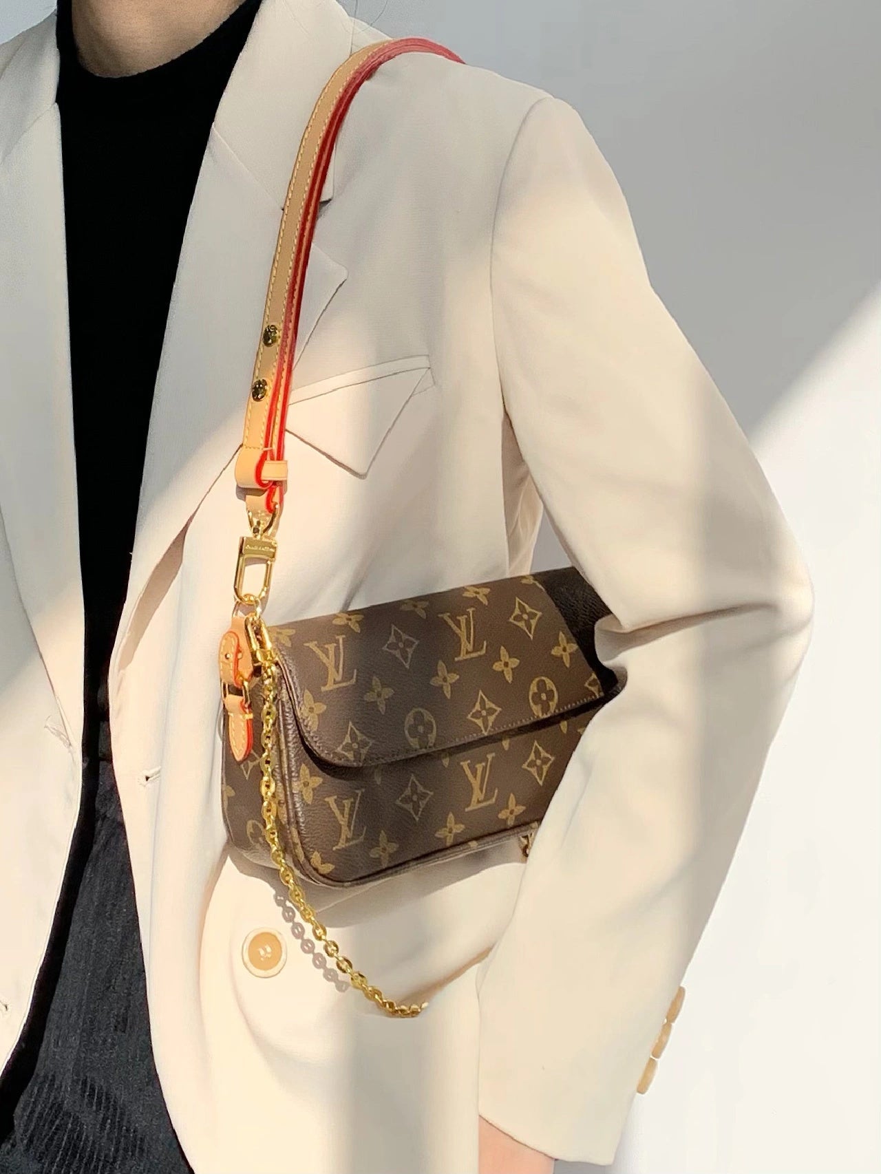 【ルイヴィトン】新作WALLET ON CHAIN IVY ショルダーバッグ