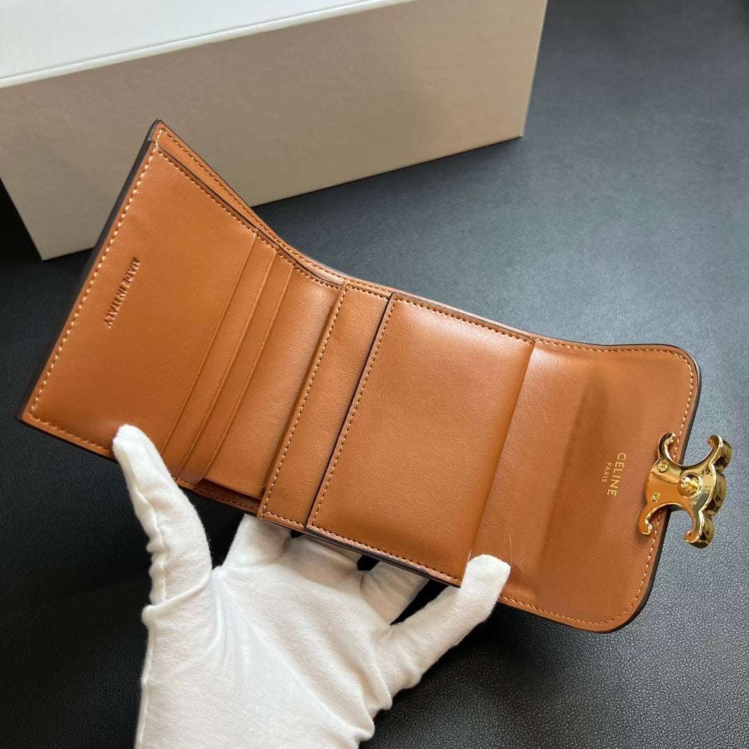 【セリーヌ】大人気スモール フラップ トリオンフ 三折り財布