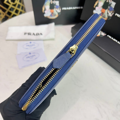 【プラダ】アイコンロゴ×機能性 スタイリッシュなジップウォレット